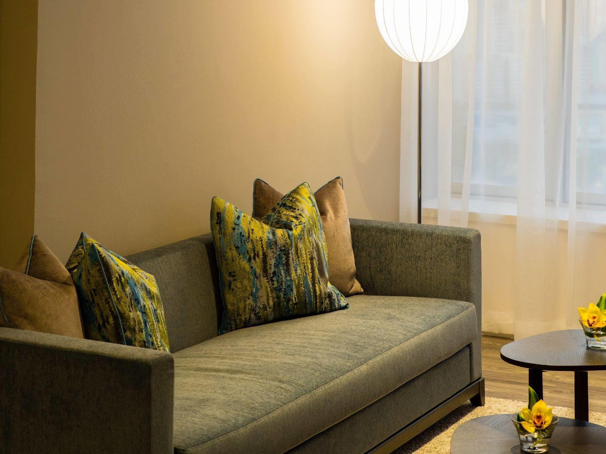 Parkroyal Serviced Suites Singapore Exterior foto